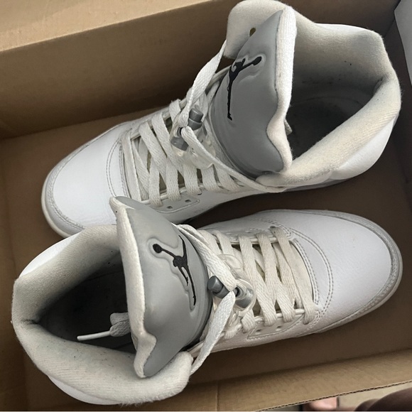 Jordan 5 Retro Metallic Silver - Picture 3 of 5